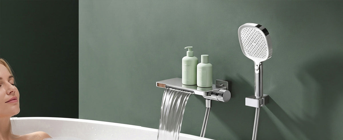 Robinet de baignoire Glasvilla avec douchette, design cascade, jets multiples, douchette en laiton avec barre et flexible de douche.
